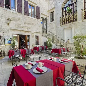 Palace Derossi Bed & Breakfast Trogir